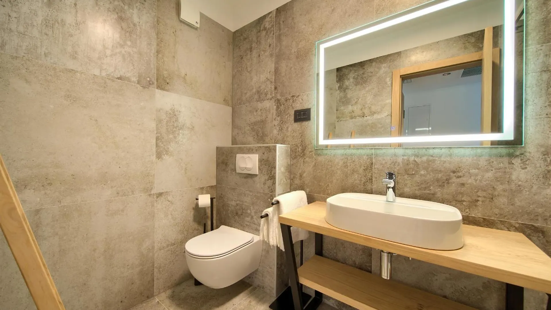 Mamin San Bed and Breakfast Cres